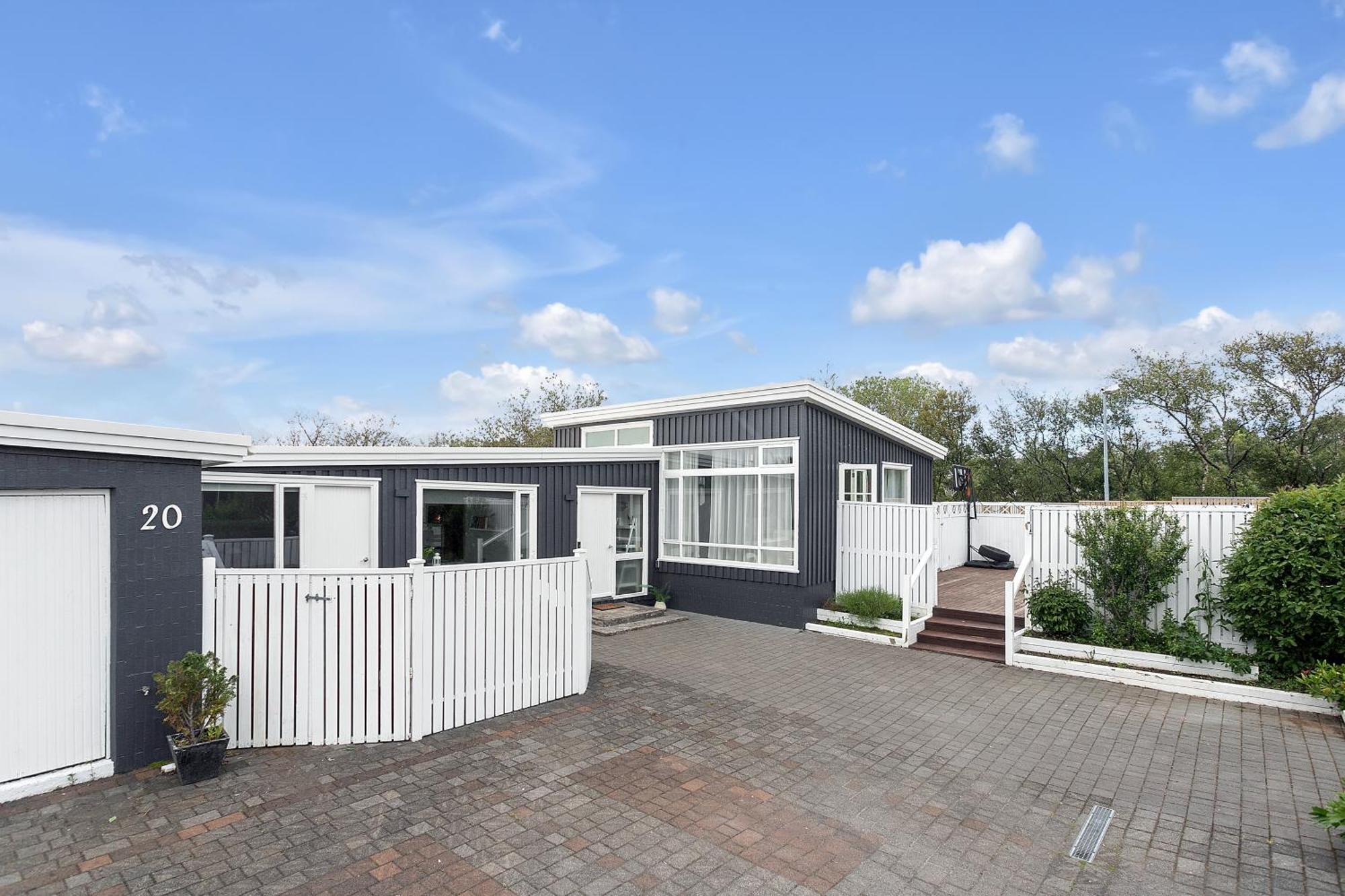 House - Villa With Garden And Hot Tub, 2 Min From Reykjavik Garthabaer Zewnętrze zdjęcie