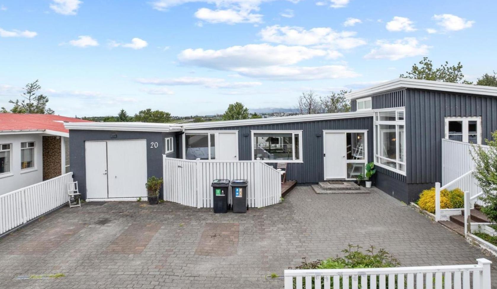 House - Villa With Garden And Hot Tub, 2 Min From Reykjavik Garthabaer Zewnętrze zdjęcie